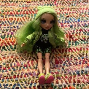 Rainbow Surprise Rainbow High Jade Hunter - Green Clothes Fashion Doll
